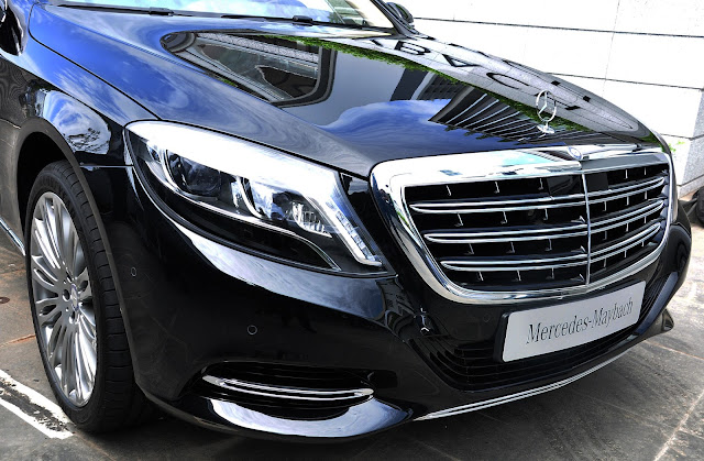 Mercedes Maybach S500 trang bị lưới tản nhiệt 3 thanh ngang được mạ chrome sáng bóng