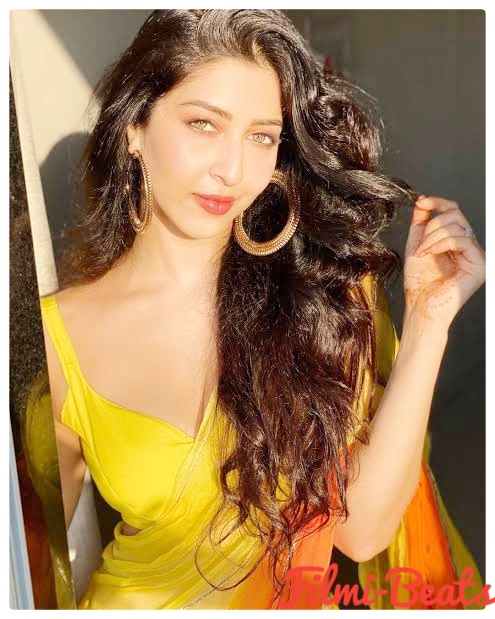 Biography and wallpapers of Sonarika Bhadauria.