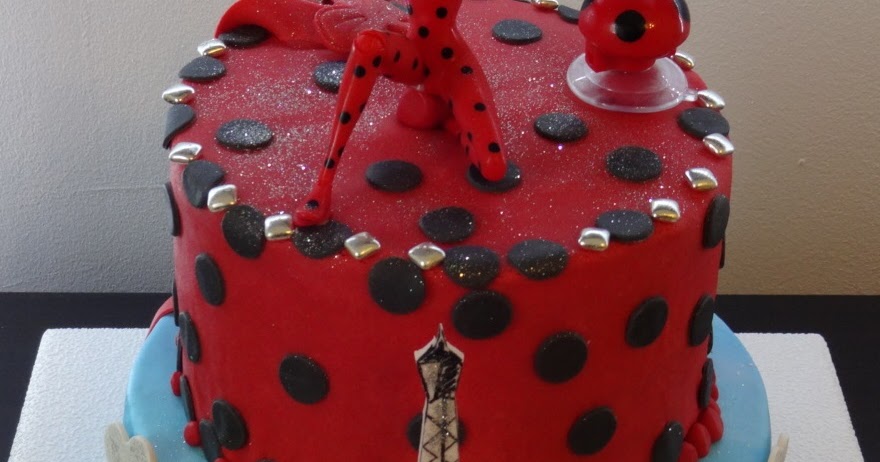Gateaux D Aline Gateau En Pate A Sucre Ladybug