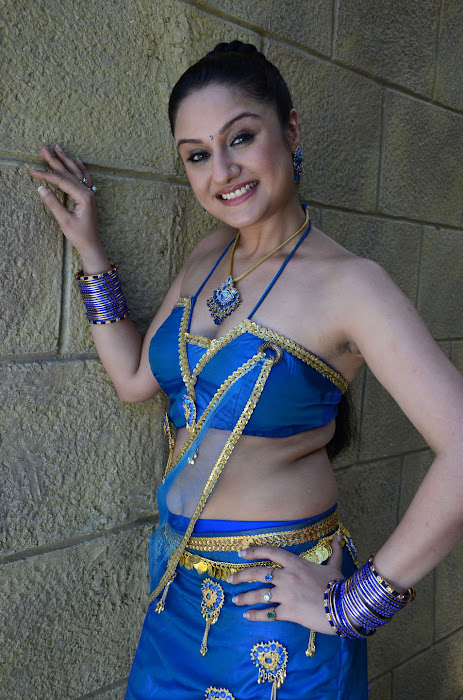 sonia agarwal , sonia agarwal spicy glamour  images