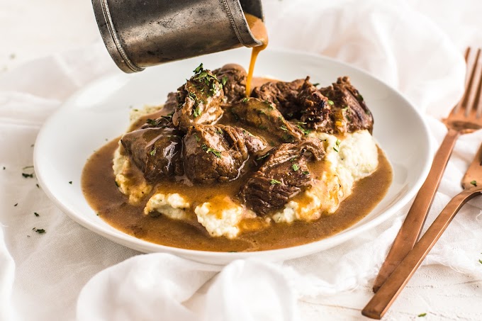 Beef Tips & Gravy over Cauliflower Mash #dinnerrecipe #beeftips