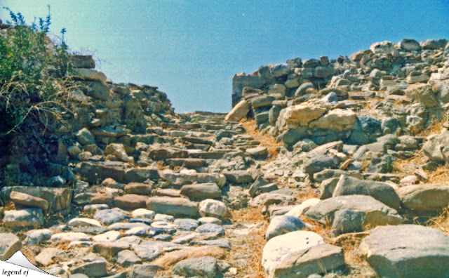 ミノア文明・ミルトス・ピルゴス遺跡・石段 Stone Steps, Myrtos-Pirgos／©legend ej