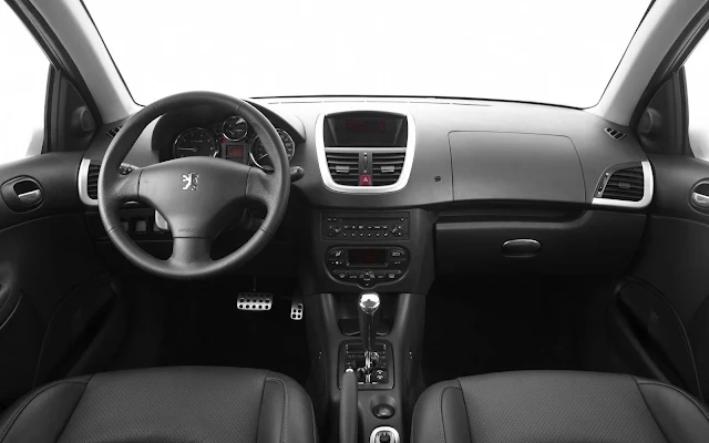Peugeot 207 Sedan 2014 - interior