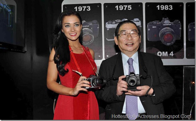 Amy Jackson Hot in Red 7