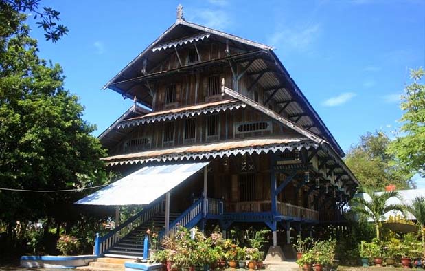 Rumah Adat Sulawesi Tenggara dan Penjelasannya  Kisah 