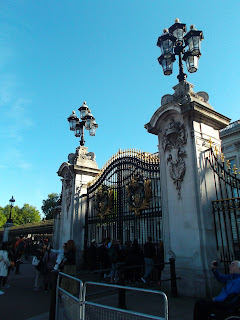 Buckingham Palace main gate