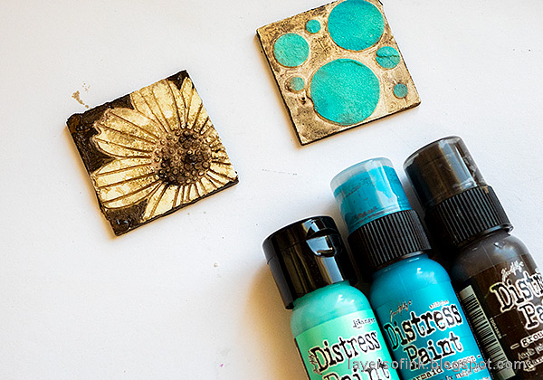 Layers of ink - Stenciled Magnets Tutorial by Anna-Karin Evaldsson. Paint with Distress Paint.