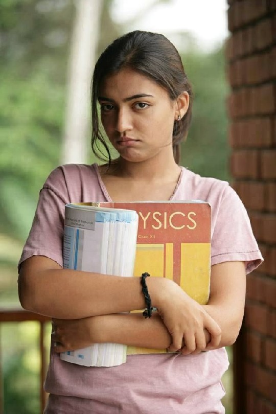 ACTRESS NAZRIYA NAZIM PHOTOS & WHATSAPP GROUP LINKS