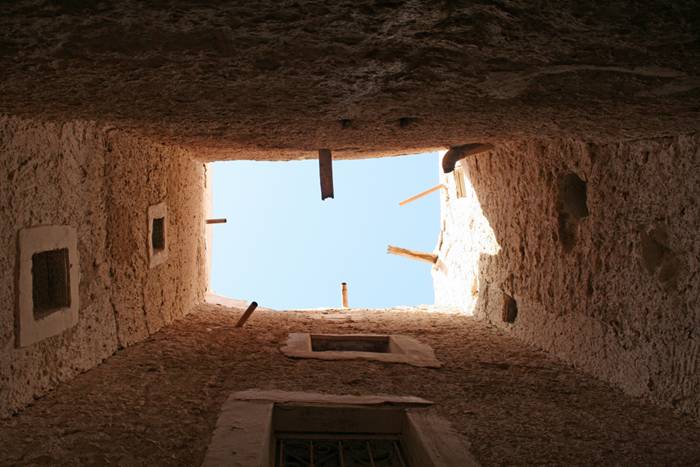 Ghadames, known as the “pearl of the desert”, is an oasis town in the Nalut District of the Tripolitania region in southwestern Libya. It is one of the oldest pre-Saharan cities and an outstanding example of a traditional settlement. The town has a population of around 10,000, mainly Berbers, who live in tightly clustered traditional mud-brick-and-palm houses, packed together like a honeycomb. The houses have a typical vertical architecture - the ground floor is used to store supplies, then another floor for the family, and at the top, open-air terraces are reserved for the women. Rooftop walkways allow women to move freely, concealed from men’s view. Overhanging structures cover the alleys between houses creating an almost underground network of passageways.