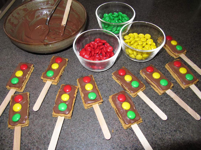 Street lights candy bars idea