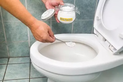 cara mengatasi wc mamper dengan garam