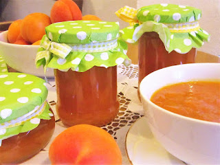  Homemade apricot jam