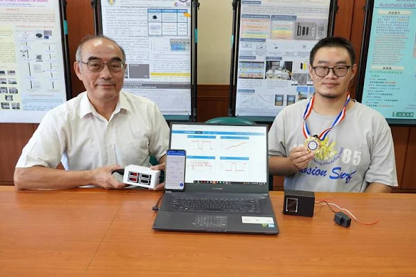 ▲大葉大學資工系蔡渙良教授(左)帶領碩士生盧冠華(右)開發「低壓交流電電力監控智慧物聯網系統」，韓國發明大賽奪金。（圖／記者林明佑翻攝）