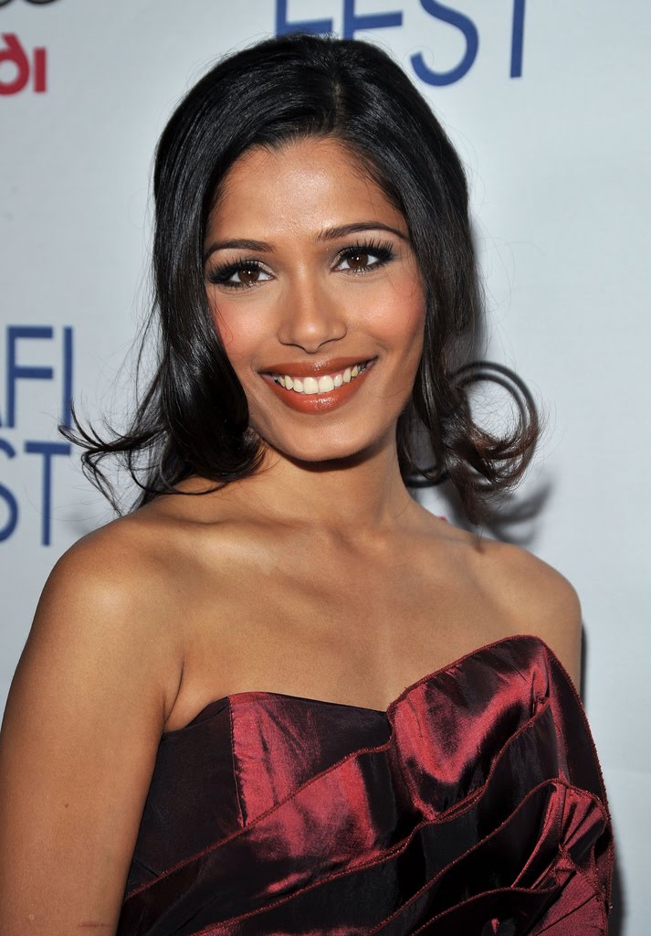 Freida Pinto Wallpaper 