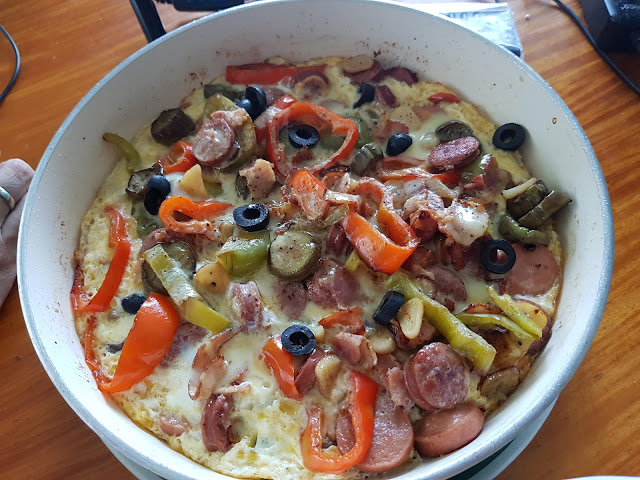 Keto Pizza Omelet