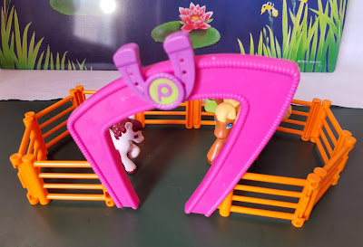 Polly Pocket , estábulo  Passeio a Cavalo  R$ 25,00