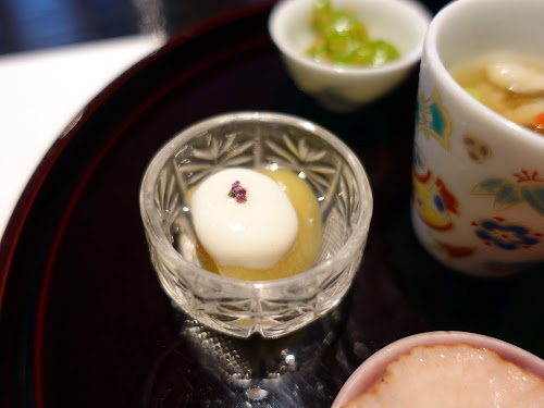 Gion Mametora 衹園豆寅 [Kyoto, JAPAN] - traditional Japanese tatami restaurant Hanami-koji Street (花見小路) “Mame-zushi” box small round size sushi for Maiko, apprentice geisha