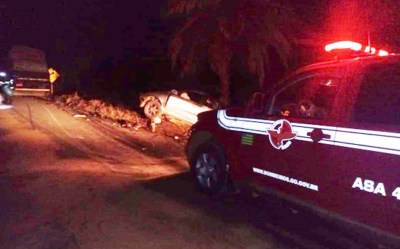 FORMOSA: Colisão frontal entre carro e caminhão mata uma pessoa na BR-020
