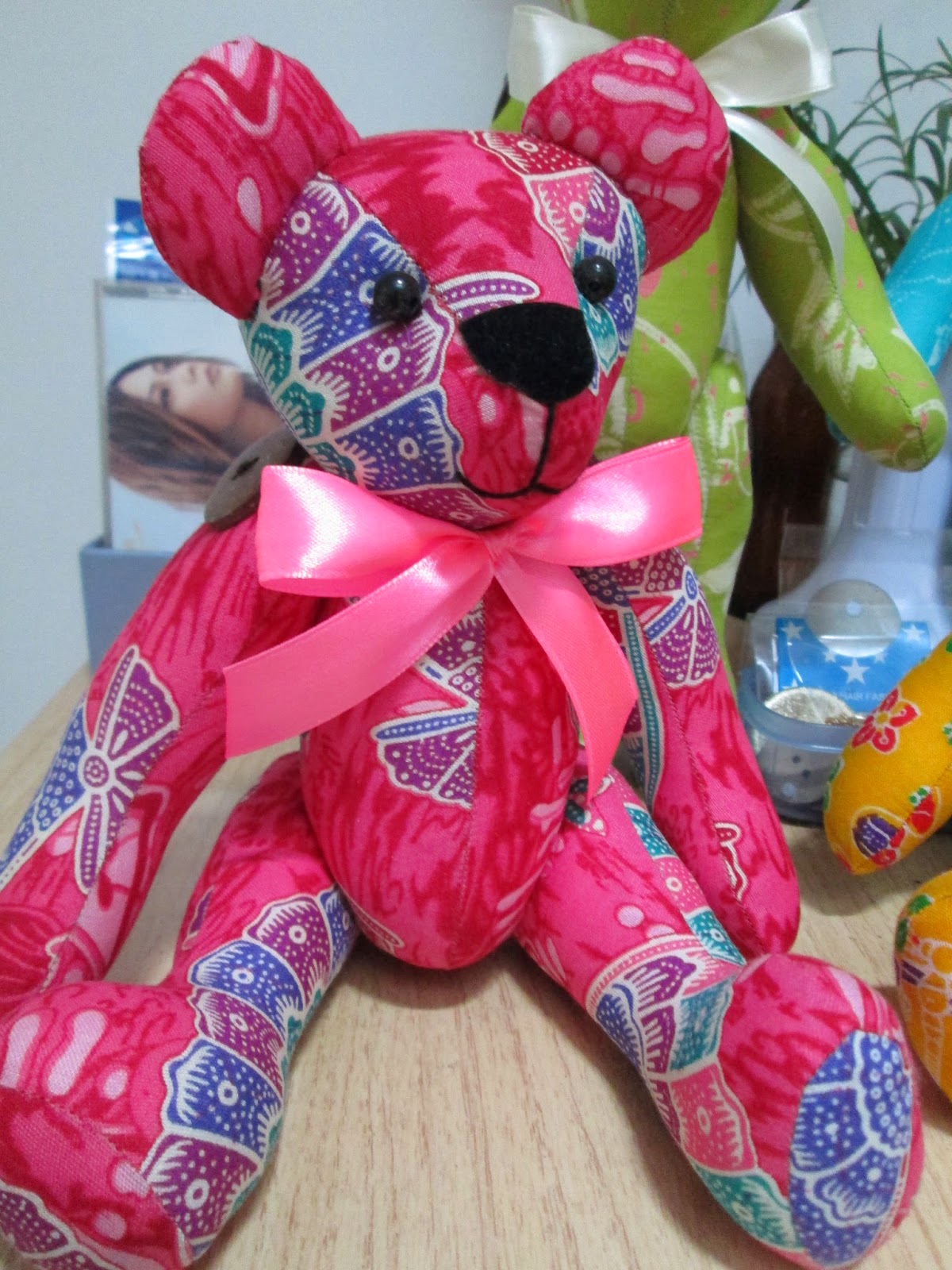 Bunga Yuyi Craft: Boneka Beruang Batik Ukuran Besar