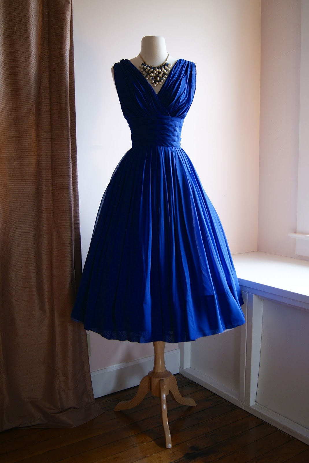 Miss Elliette 50s chiffon cocktail dress with pearl statement necklace ...