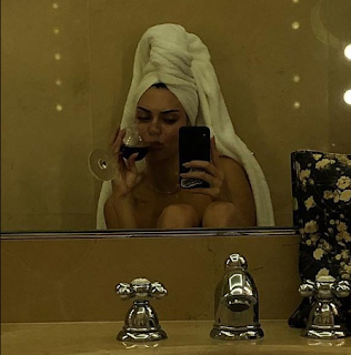 American model and KUWTK star, Kendall Jenner shared a couple of naked straight-out-of-the-shower selfies with her followers.