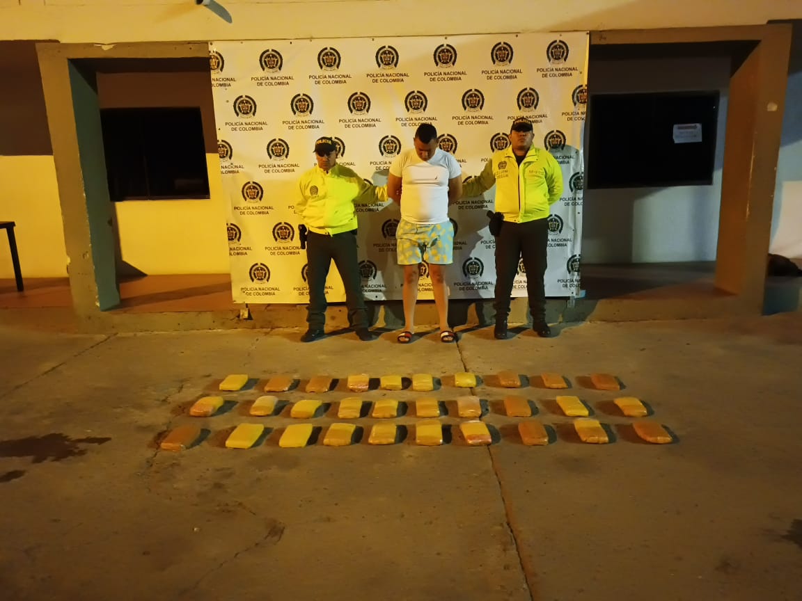 https://www.notasrosas.com/Policía Guajira decomisa15 kilos de marihuana en Maicao