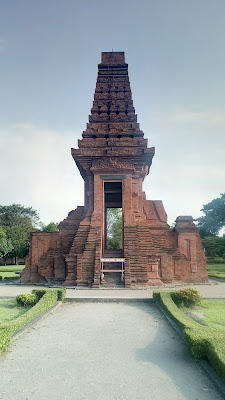 Candi Bajangratu Trowulan