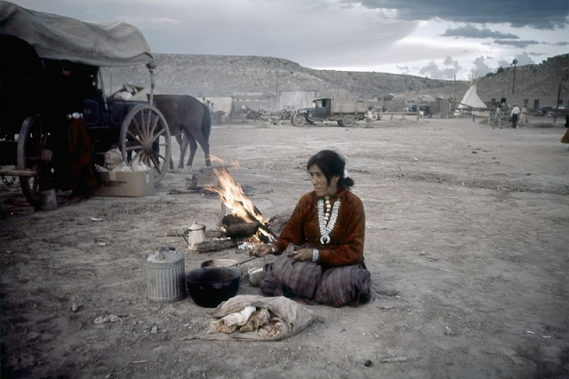 Ceremonial entre tribus de indios americanos en los años 40