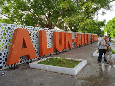 jalan-jalan sekitar alun-alun garut