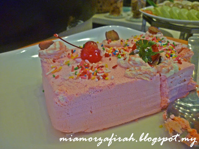 flamingo hotel, tanjung bungah, seafood lovers, cheese lovers, kuih melayu, kuih tempatan, dessert sedap, aneka buahan, buah naga, dragon fruit, jjcm, makan sedap penang, syurga makanan penang, tempat wajib singgah penang, seafood fresh, makanan laut segar, fresh food, makan sedap, makanan best, makan murah, makan berbaloi, buffet penang, buffet murah, tanjung bungah, pantai cantik di penang, cara ke pantai penang, senarai pantai cantik di penang