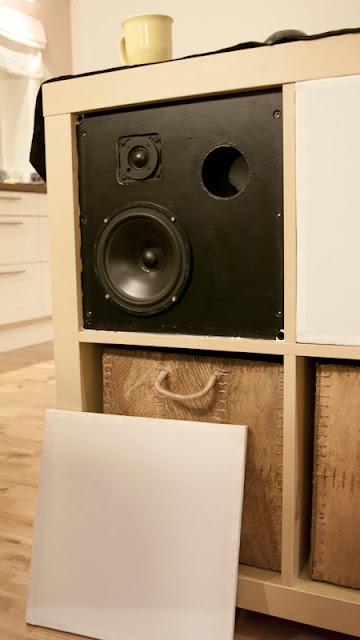 Expedit into active stereo speakers