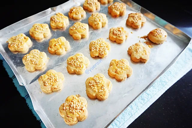 EASY SALTED EGG YOLK COOKIES RECIPE