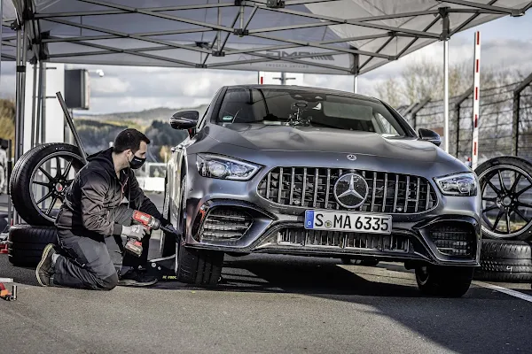 Mercedes-AMG GT 63 S é sedã de luxo mais rápido em Nürburgring