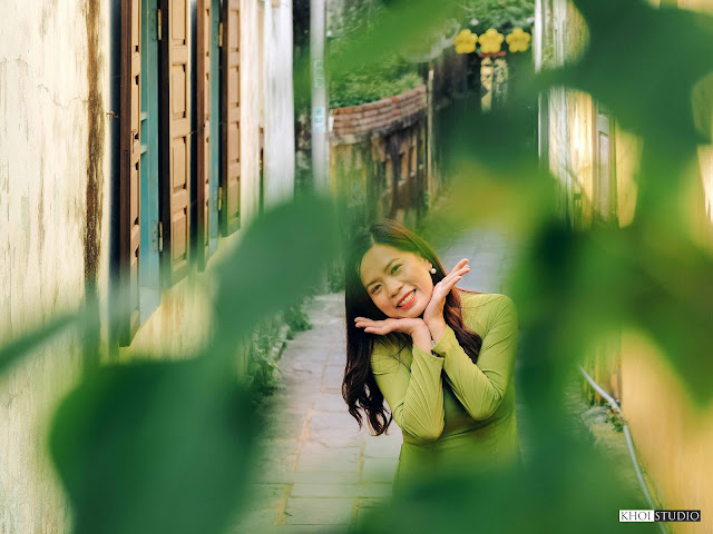 Ao Dai photography tour in Vietnam's yellow city: Take portrait photos with Japanese bridge, ancient houses, Hoai river in Hoi An