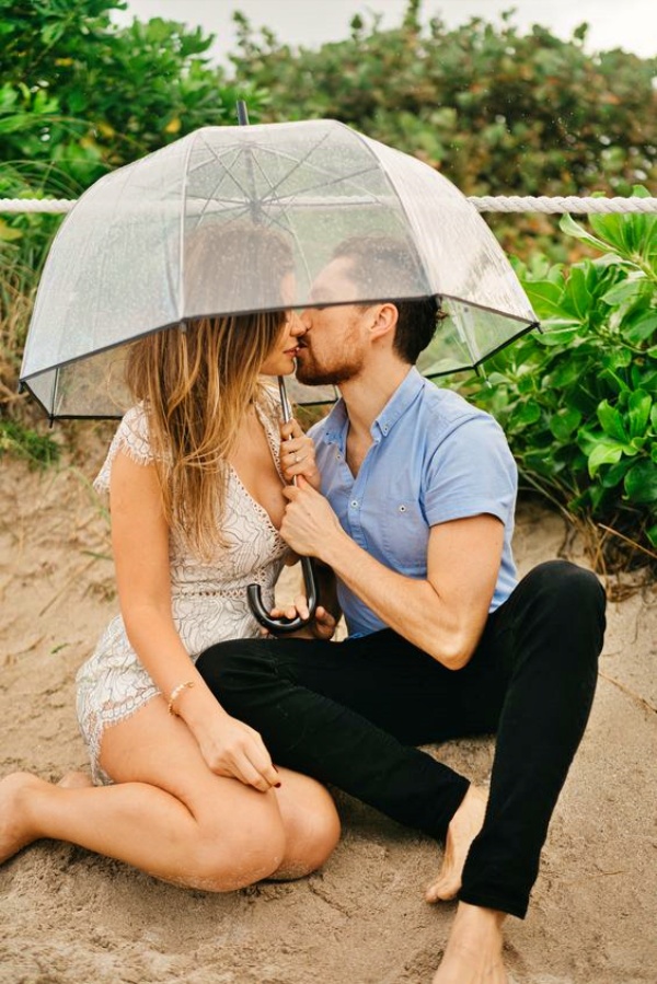 Rain romantic umbrella can shelter their hearts so true