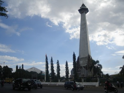 Monumen+Mandala Tujuh Menara Terkenal di Indonesia