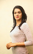 Sakshi chowdary latest glam pics-thumbnail-17