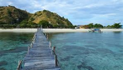  merupakan salah satu pulau yang terletak di Kepulauan Nusa Tenggara Keajaiban Dunia Obyek Wisata Taman Nasional Pulau Komodo Indonesia