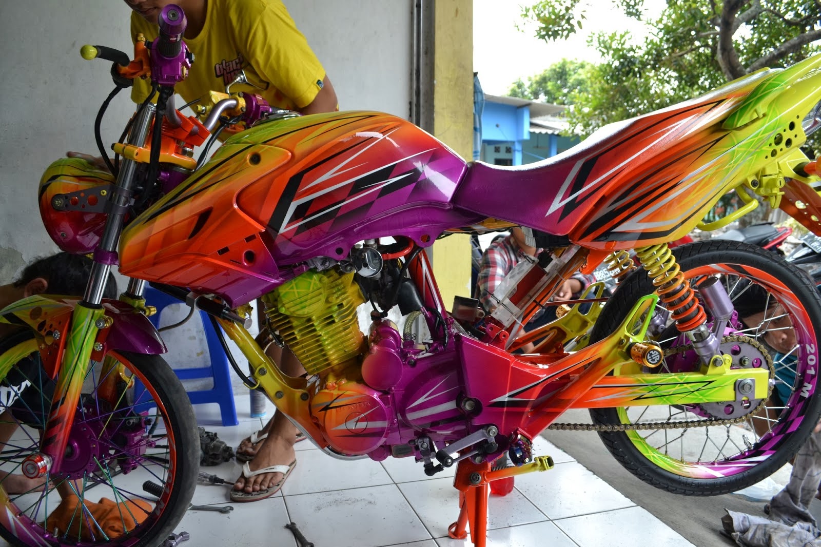 Foto Modifikasi Motor Revo Airbrush Terlengkap Kumpulan Modifikasi