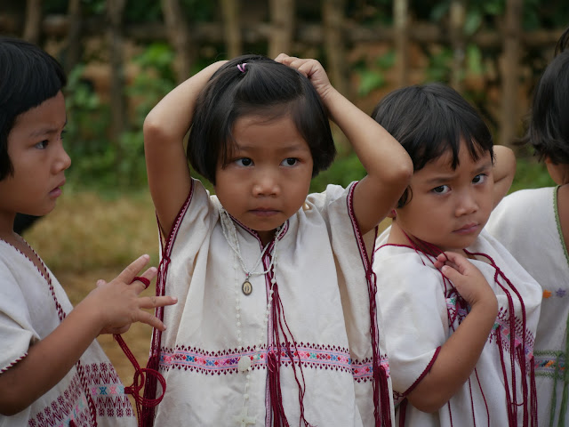 enfants de la mission catholique karen du père alain bourdery