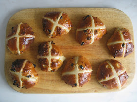 The finished glazed buns