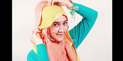 Cara memakai Hijab Jilbab Pashmina Cantik Modern Simple Kreasi Casual Rajut Terbaru