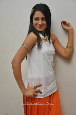 Actress Reshma cute stills