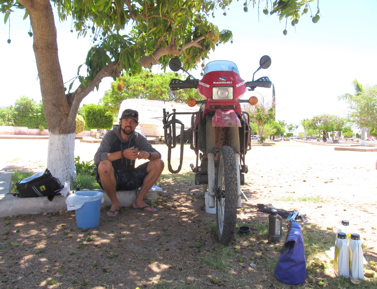 Under the Mango-Tree' - time for oil-change number 3 in a deserted RV  title=