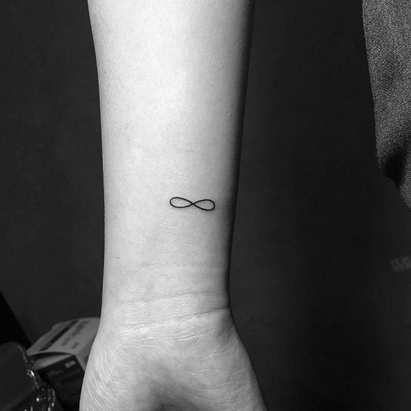 este_minimalista_infinito_tatuagem