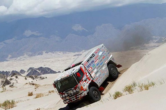 gambar truk hino RALLY 24