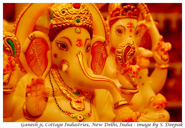 Ganesh sculptures from India - Image by Sunil Deepak