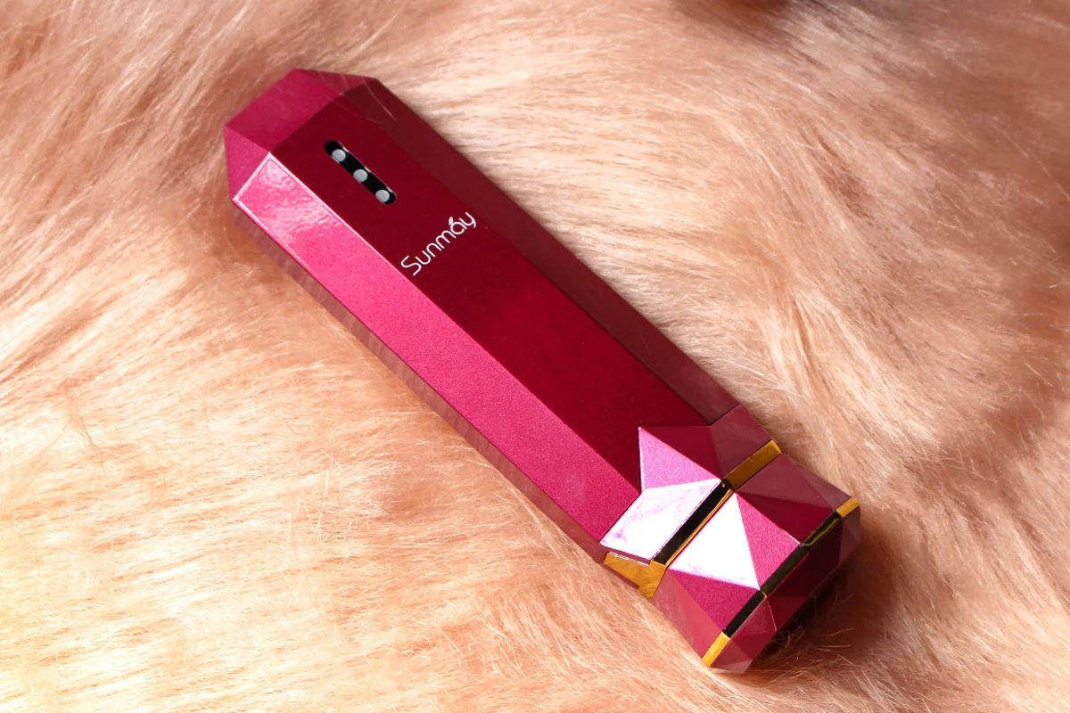 close-up shot of a portative radio-frequency skincare device by Sunmay