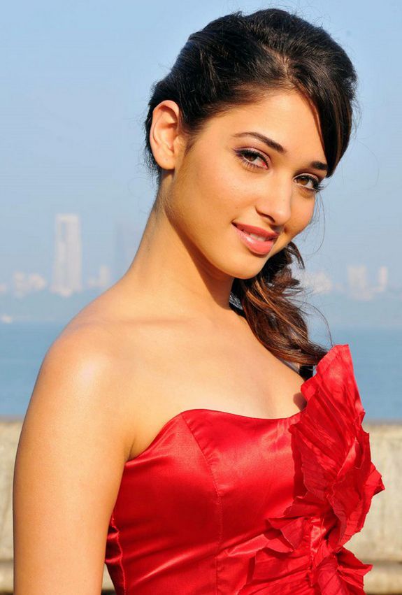 [Tamanna-Thillalangadi-stills-pics-photos-02.jpg]