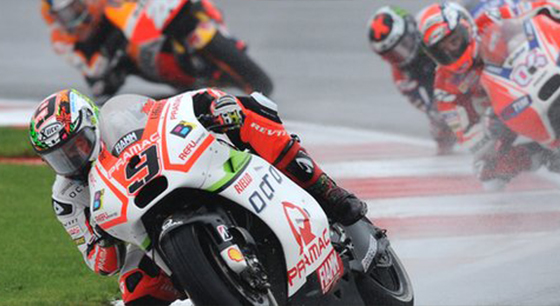 Valentino-Rossi-Wins-In-The-Wet-At-Silverstone:British-MotoGP